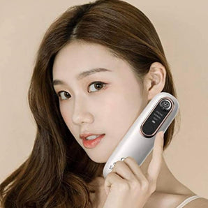 Pore ​​mask cleaner with camera
